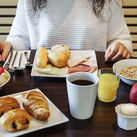 Ibis Centre Hotel 3*