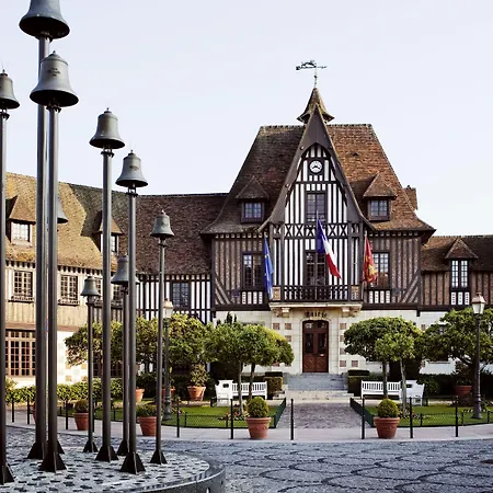 Ibis Centre Hotel 3*