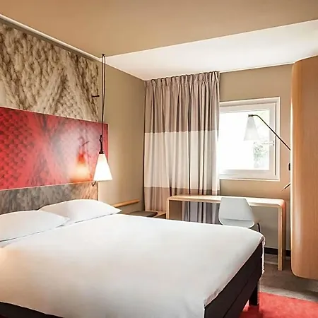 Ibis Centre Hotel 3*