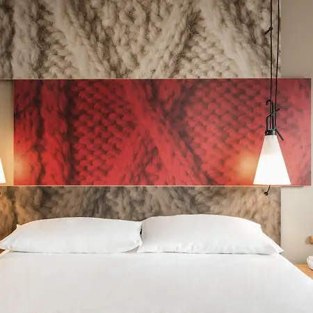 Ibis Centre Hotell 3*